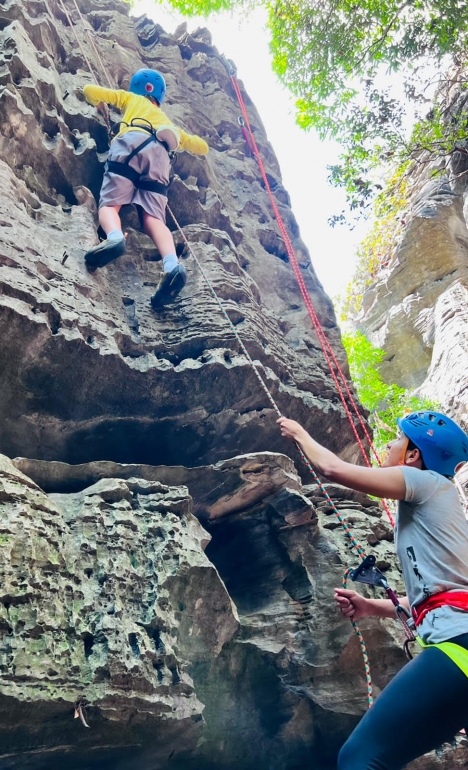ESCALADA NOS LABIRINTOS DE CALCÁRIO
